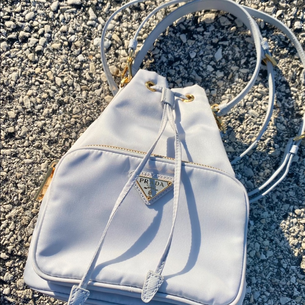 This Prada bag is in great condition w/ original tags. Message me for more pics!